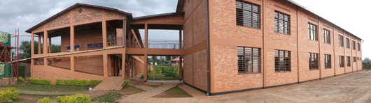 Oba budynki szkoły w Masaka w Rwandzie