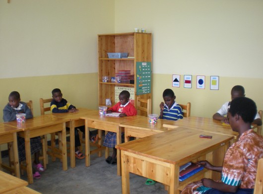 Meble dla szkoły dla dzieci niewidomych w Kibeho