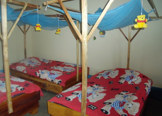 Łóżka dla sierocińca w Tanzanii