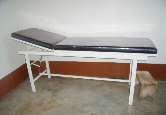 Łóżko lekarskie dla Ośrodka Zdrowia w Tanzanii