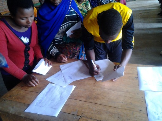 Wypłata stypendiów, Nyakinama, Rwanda