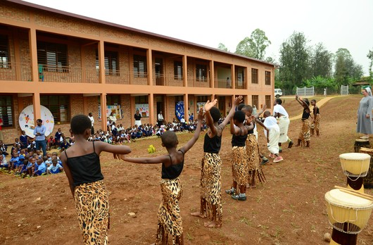 Uroczyste otwarcie szkoły podstawowej w Masaka