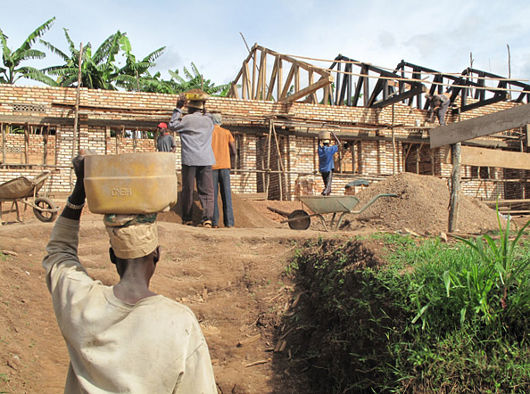 Budowa drugiego budynku szkoły w Nyarushishi/Nkomero